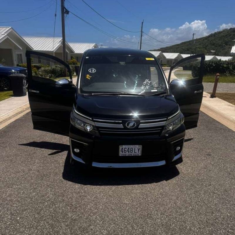 Toyota Voxy 2017 Website Product Image (2)