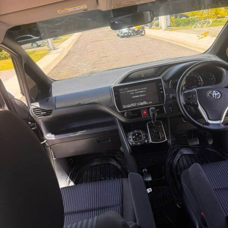 Toyota Voxy 2017 Website Product Image (8)